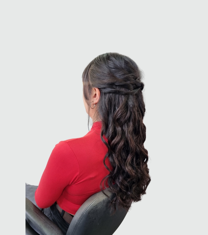 Galería de peinados realizados en Bogotá para novias, eventos, sesiones fotográficas y ocasiones especiales. Peinadora profesional con experiencia en estilos sueltos, semirecogidos, recogidos completos y peinados express.