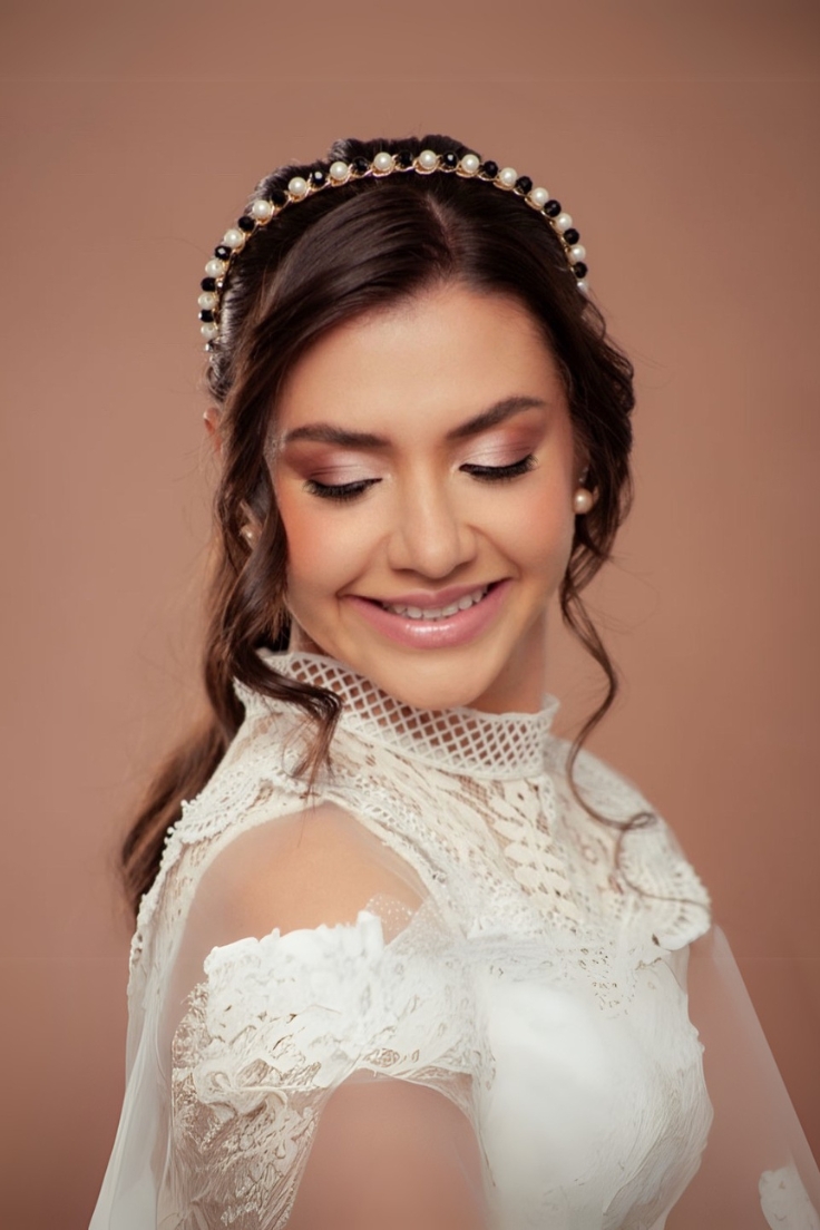 Imágenes de trabajos realizados por maquilladora profesional en Bogotá. Maquillaje para novias, eventos, sociales, editoriales y más, con técnicas personalizadas y productos de alta calidad.